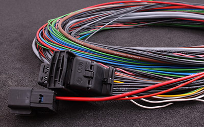 Allt MaxxECU kablage består av högkvalitativ tunnväggig kabel. Alla kablar är märkta med sina funktioner. Vi har gjort allt för göra installationer så enkel som möjligt för dig som användare