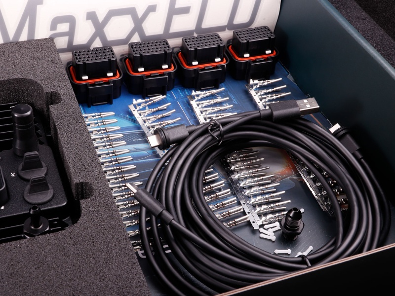 MaxxECU GEN2 RACE, med kontaktdon och terminaler