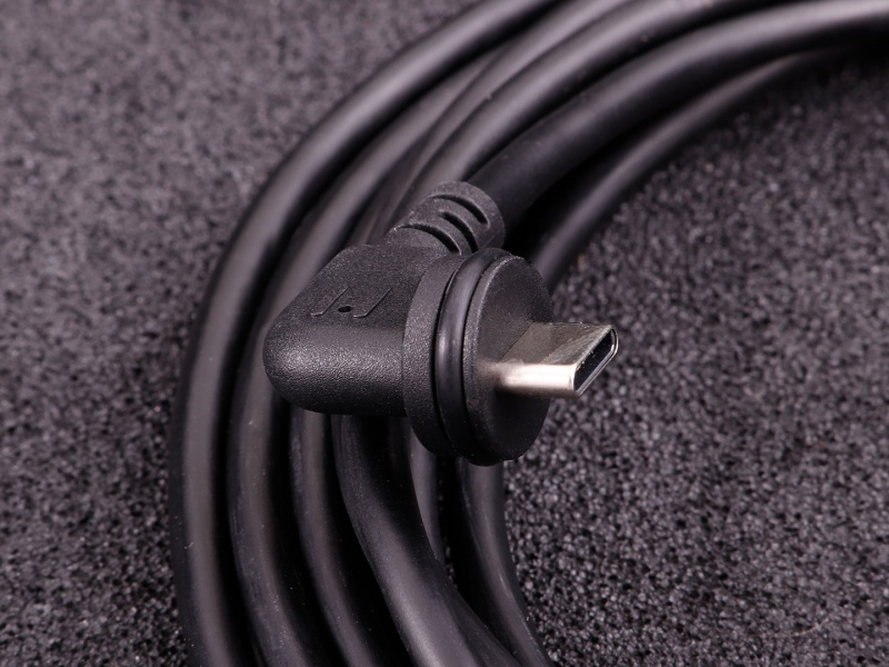 MaxxECU GEN2 kommunikationskabel (USB-C till USB-A) vinklad
