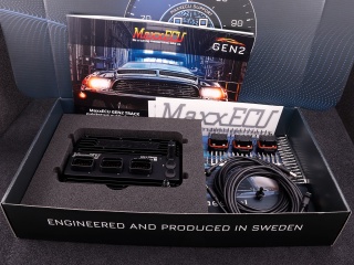 MaxxECU GEN2 TRACK, med kontaktdon och terminaler